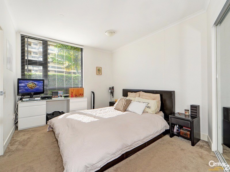G05/30 Surf Parade, Broadbeach QLD 4218