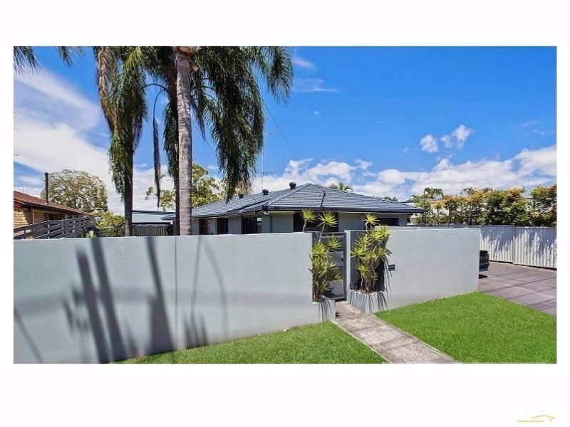 95 Cypress Drive, Broadbeach Waters QLD 4218