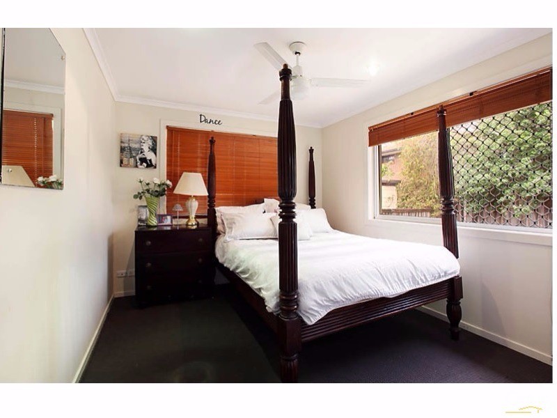 20b Raymond Avenue, Bundall QLD 4217