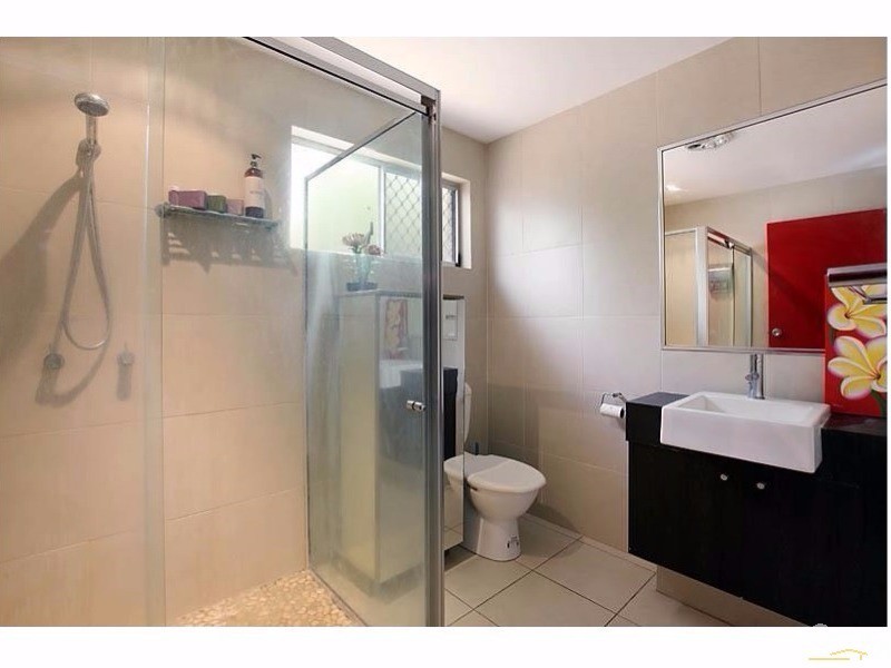 20b Raymond Avenue, Bundall QLD 4217