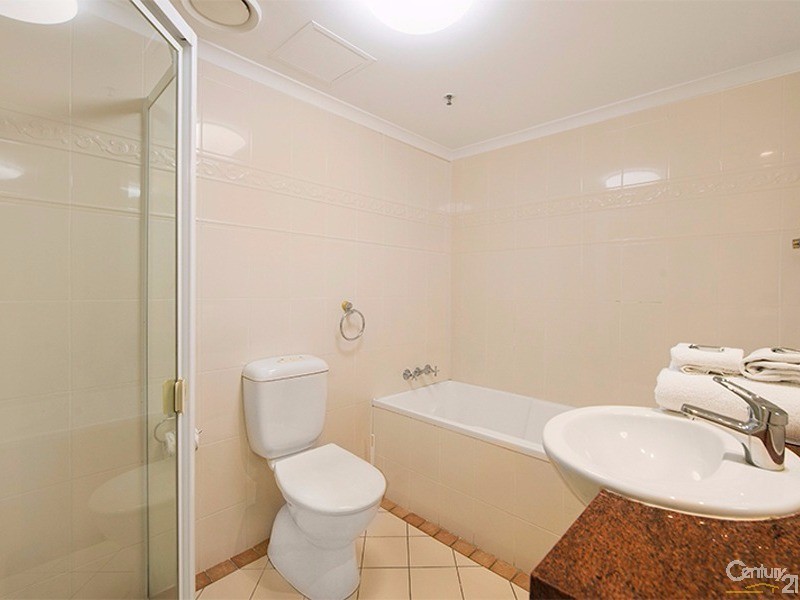 15 Breaker Street, Main Beach QLD 4217