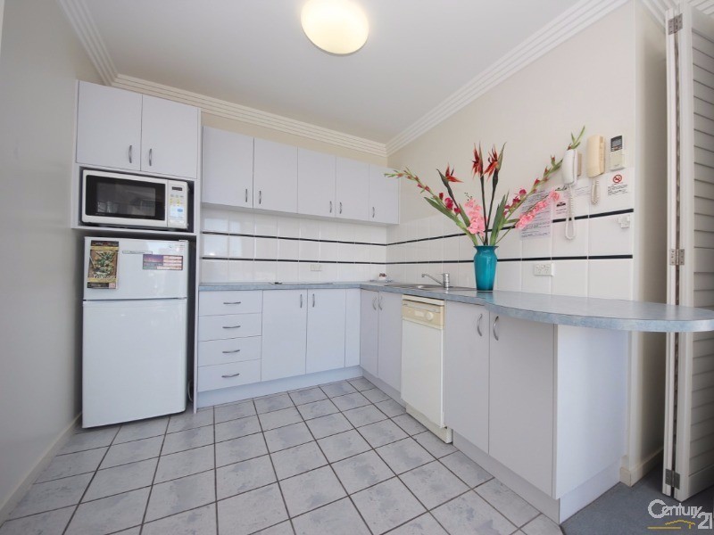 13-15 Anne Avenue, Broadbeach QLD 4218