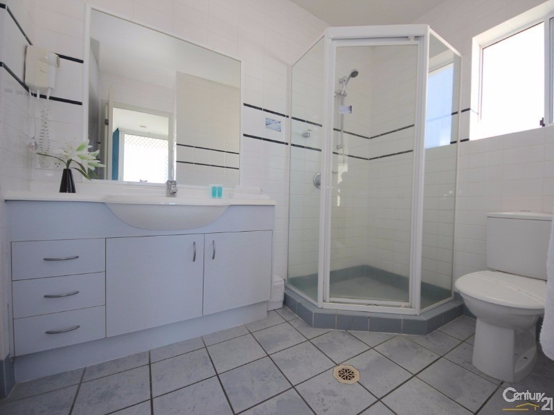 13-15 Anne Avenue, Broadbeach QLD 4218