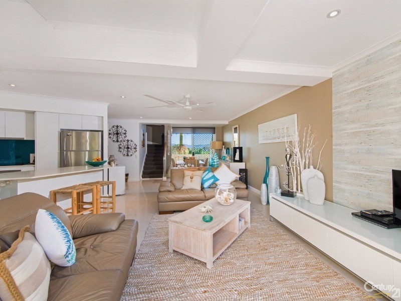 165/10 Alexandra Avenue, Broadbeach QLD 4218