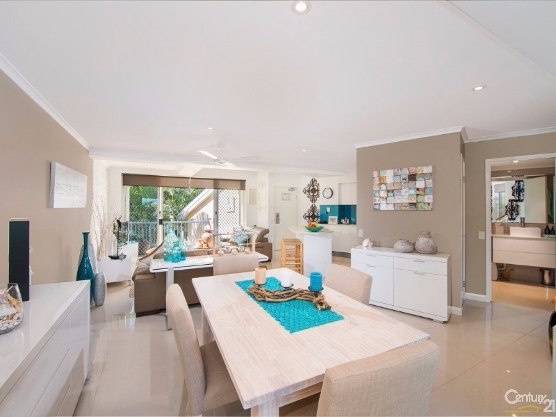 165/10 Alexandra Avenue, Broadbeach QLD 4218