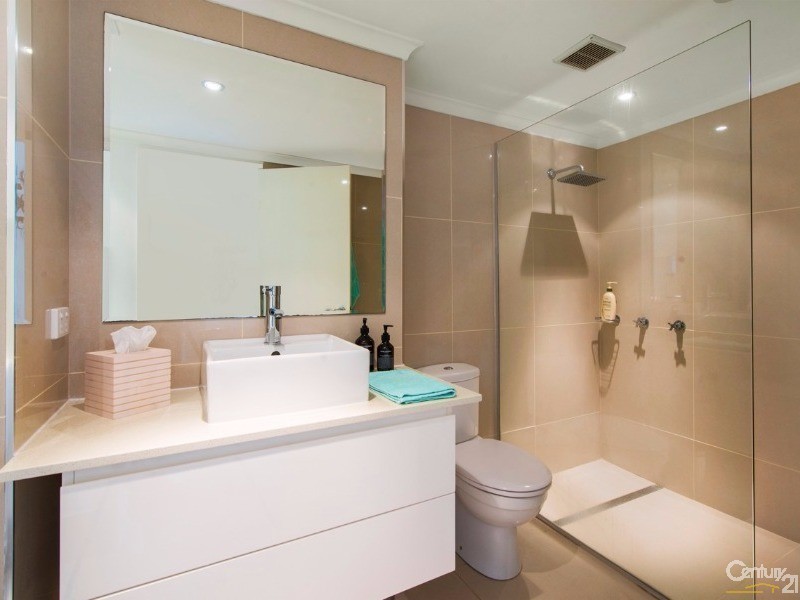 165/10 Alexandra Avenue, Broadbeach QLD 4218