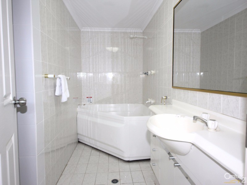 510 Marine Parade, Biggera Waters QLD 4216