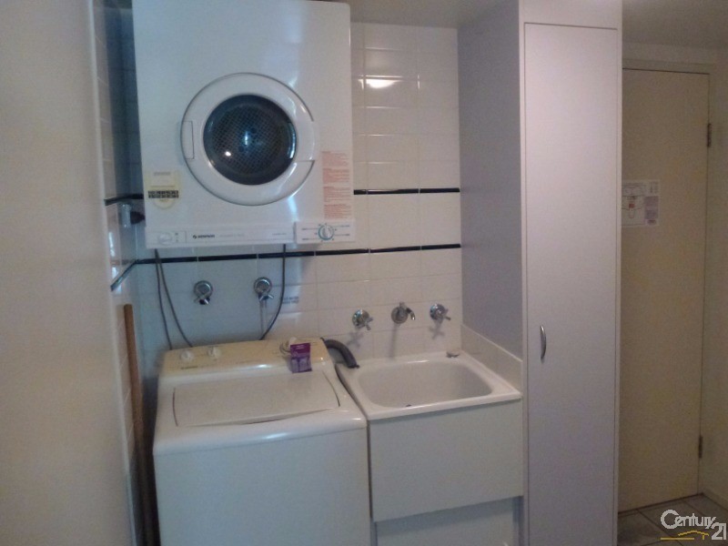 13 Anne Avenue, Broadbeach QLD 4218