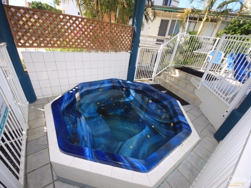 13 Anne Avenue, Broadbeach QLD 4218