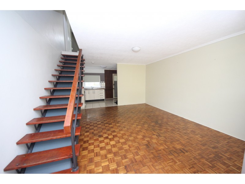 4/30 Leonard Avenue, Surfers Paradise QLD 4217