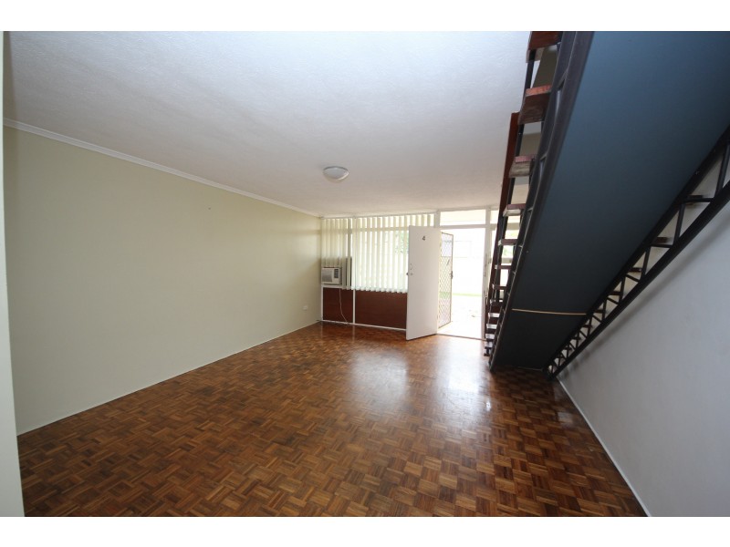 4/30 Leonard Avenue, Surfers Paradise QLD 4217