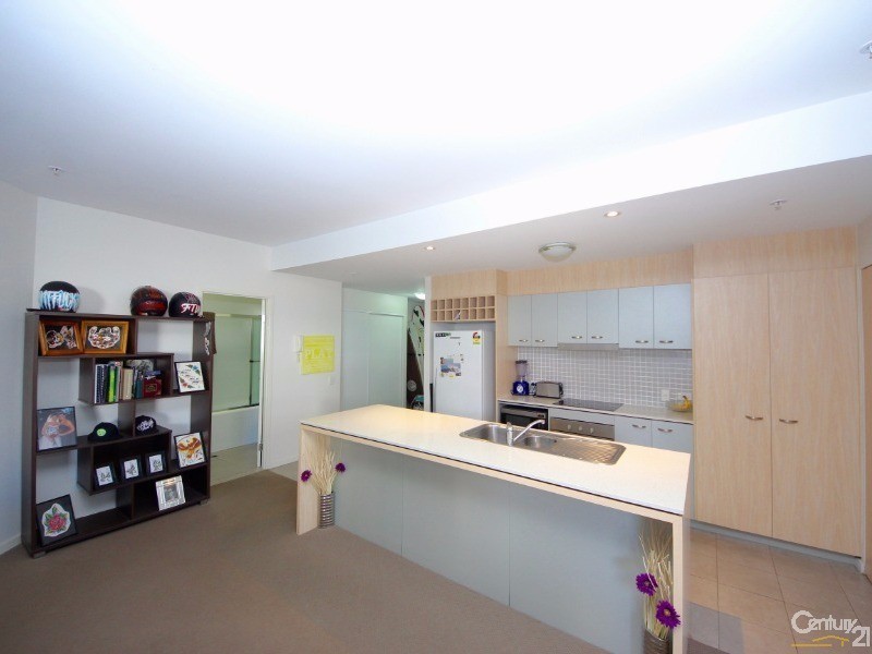 18 Fern Street, Surfers Paradise QLD 4217