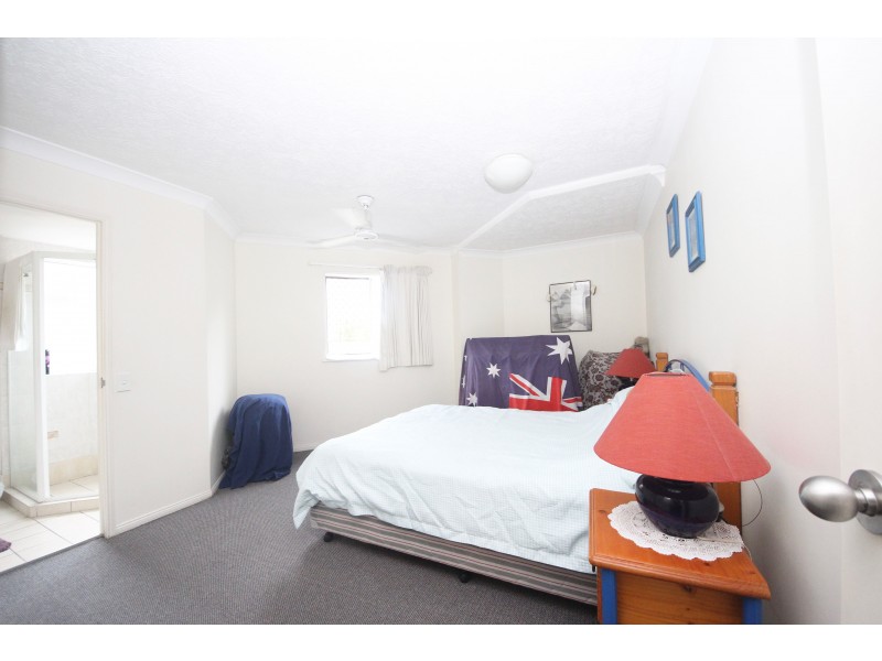 484  Marine Parade, Biggera Waters QLD 4216