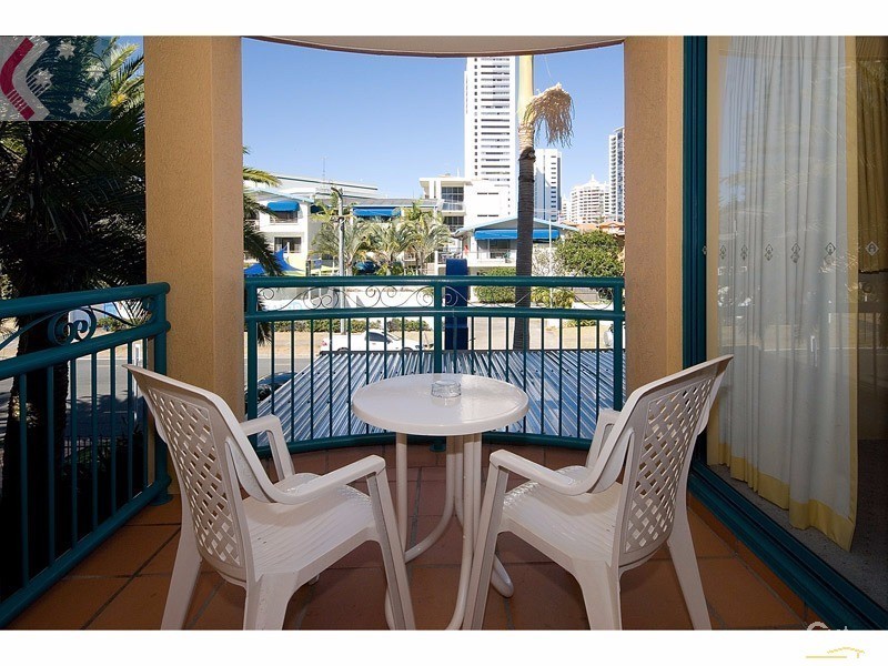 15/11 Philip Avenue, Broadbeach QLD 4218