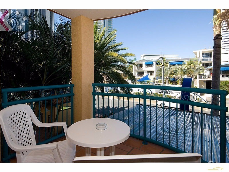 15/11 Philip Avenue, Broadbeach QLD 4218