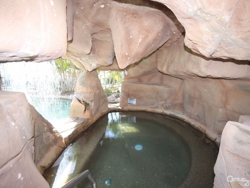 10 Alexandra Avenue, Mermaid Beach QLD 4218