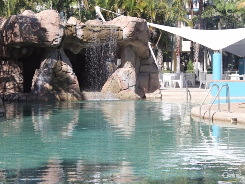 10 Alexandra Avenue, Mermaid Beach QLD 4218