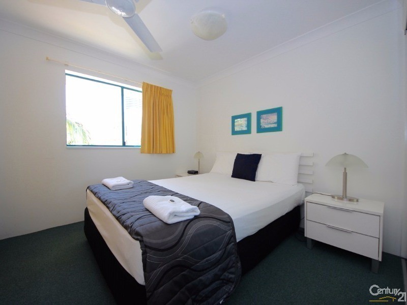 20 Anne Avenue, Broadbeach QLD 4218