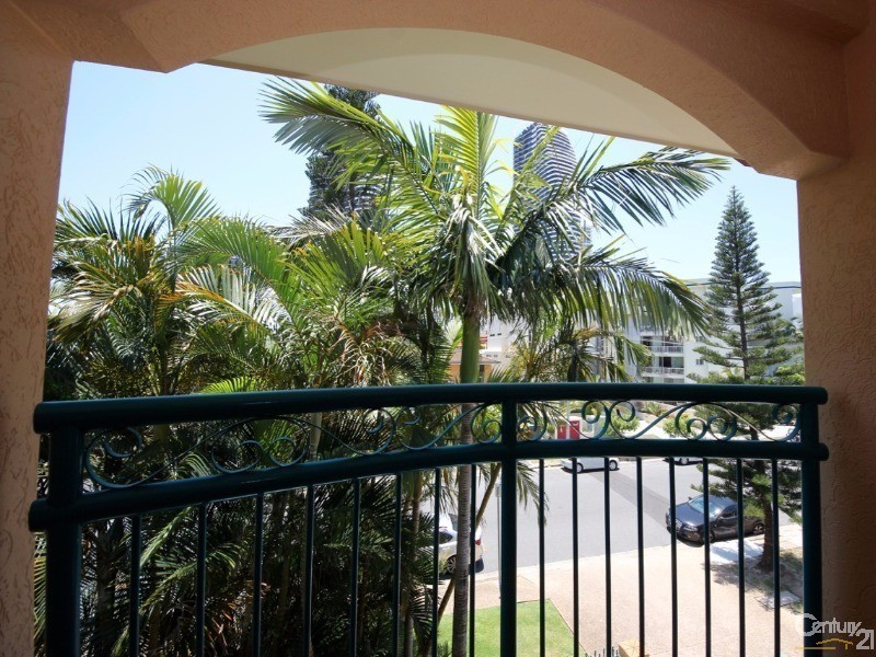 20 Anne Avenue, Broadbeach QLD 4218