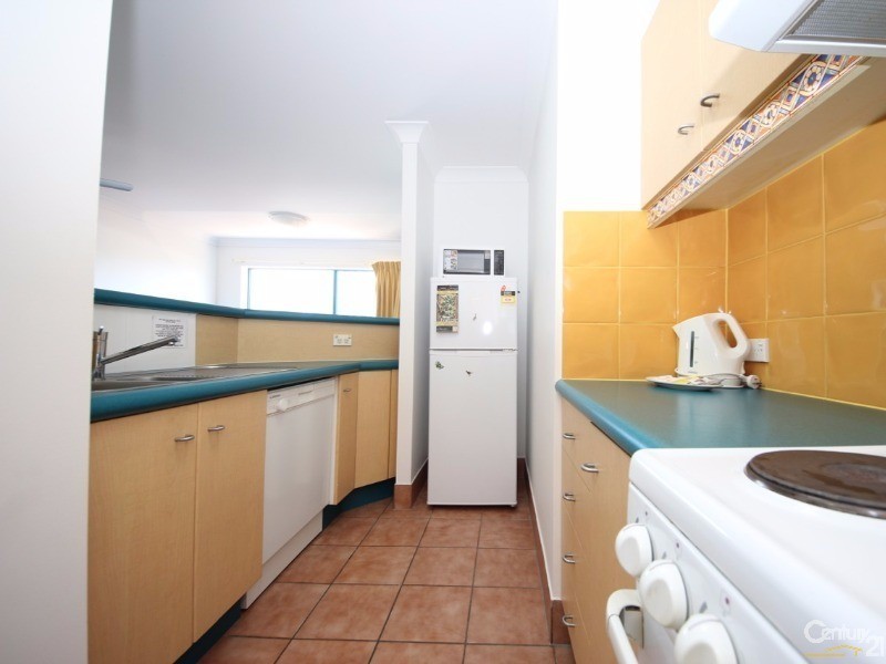 20 Anne Avenue, Broadbeach QLD 4218