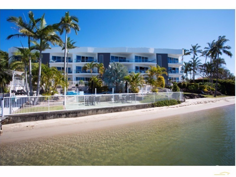 11  Eady Avenue, Broadbeach Waters QLD 4218