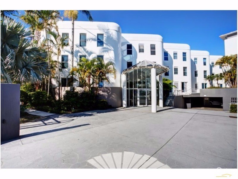 11  Eady Avenue, Broadbeach Waters QLD 4218