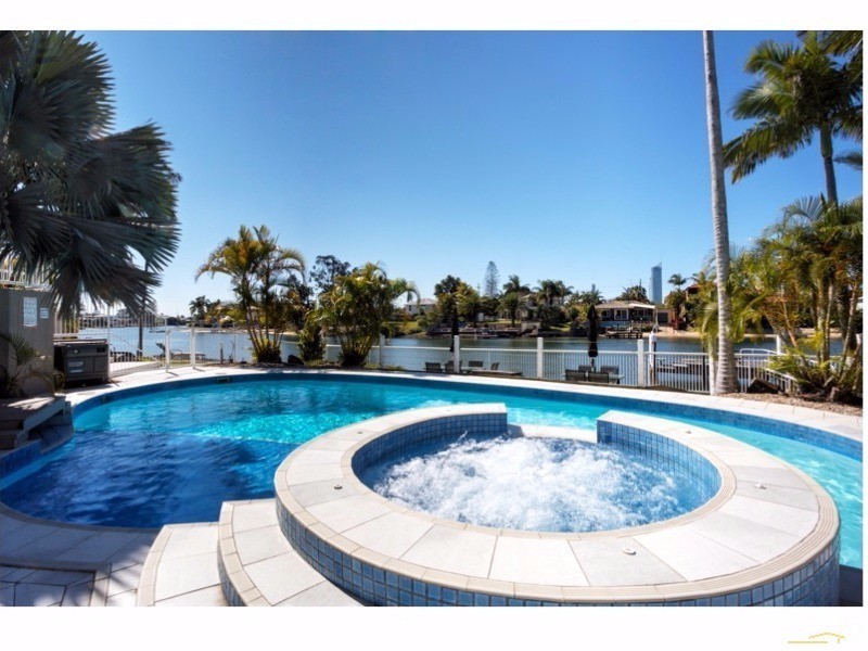 11  Eady Avenue, Broadbeach Waters QLD 4218