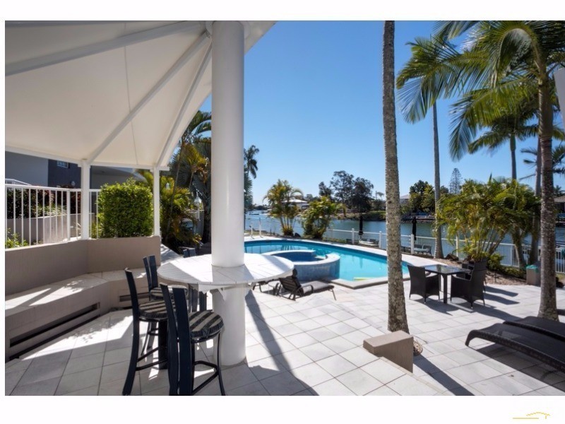 11  Eady Avenue, Broadbeach Waters QLD 4218