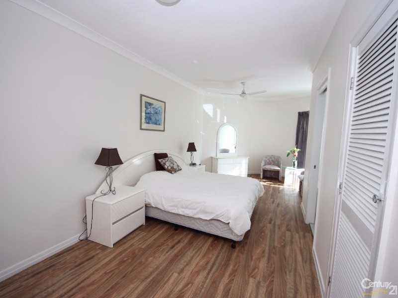11  Eady Avenue, Broadbeach Waters QLD 4218