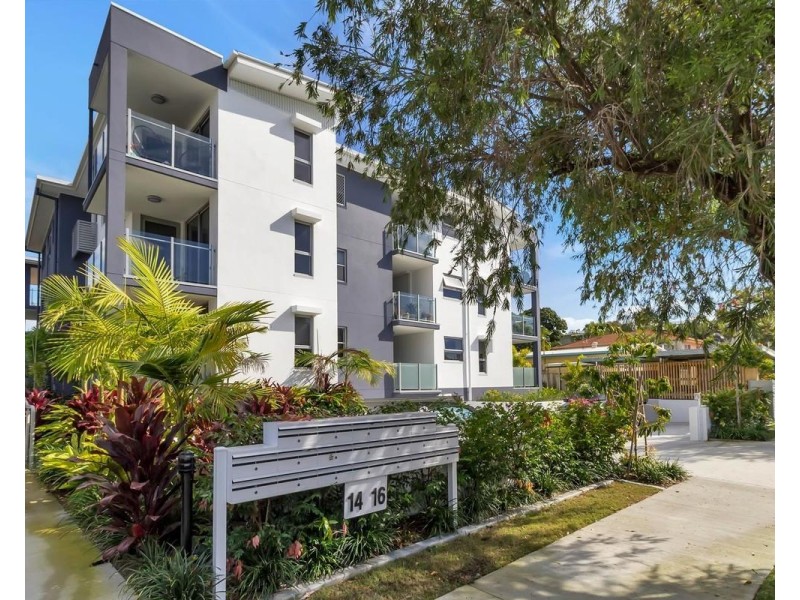 9/14-16 Proud Street, Labrador QLD 4215