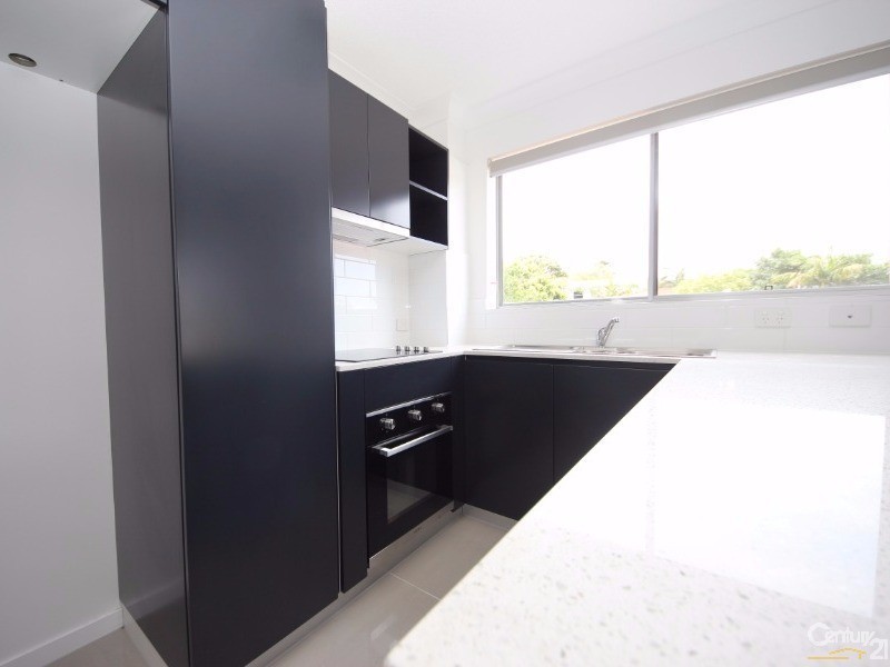 9/14-16 Proud Street, Labrador QLD 4215