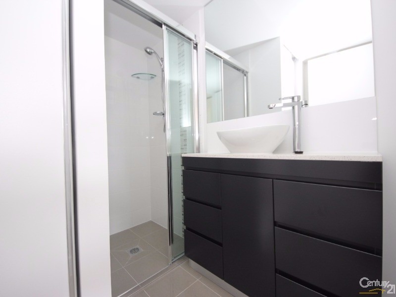 9/14-16 Proud Street, Labrador QLD 4215