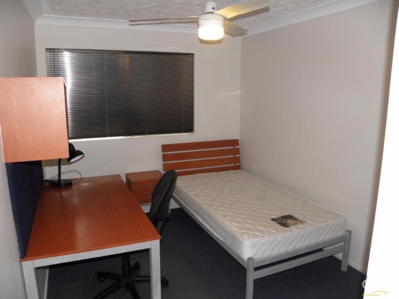 3/129-131 Currumburra Road, Ashmore QLD 4214