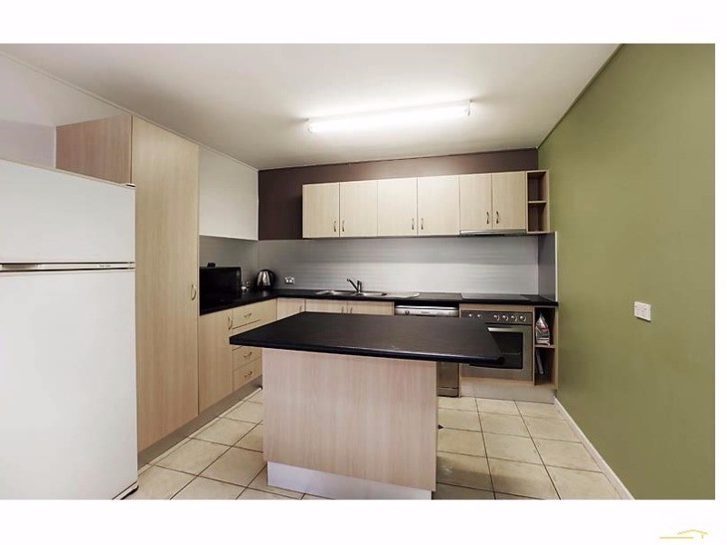 20 Raymond Ave, Bundall QLD 4217
