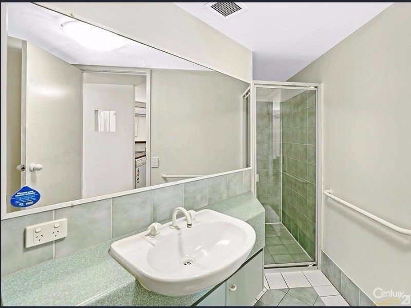 53/10 Alexandra Avenue, Broadbeach QLD 4218