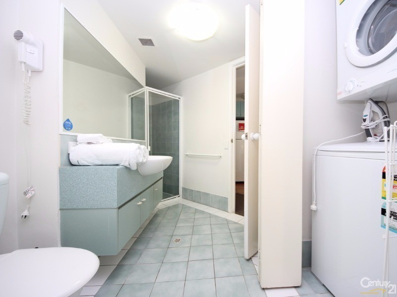 53/10 Alexandra Avenue, Broadbeach QLD 4218