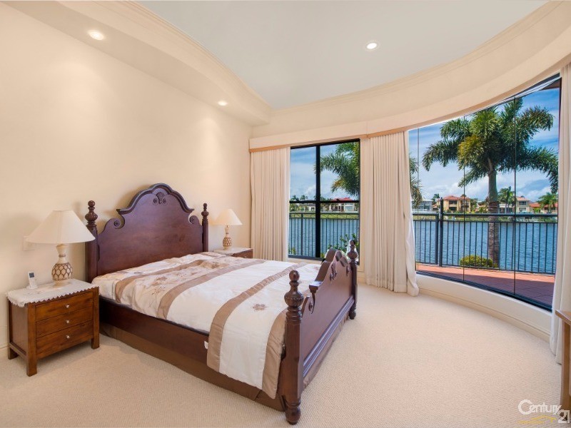 23 Istana View, Clear Island Waters QLD 4226