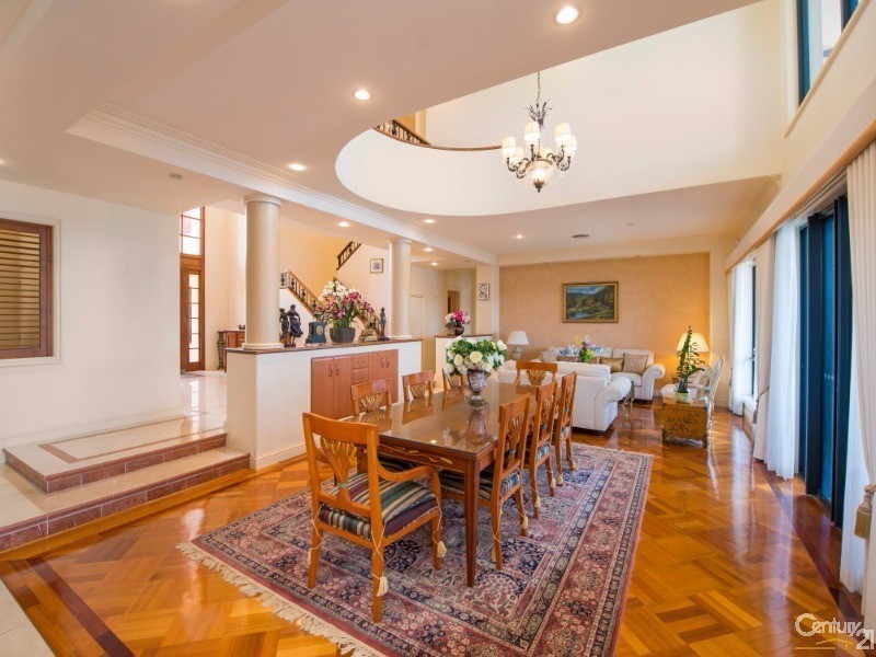 23 Istana View, Clear Island Waters QLD 4226