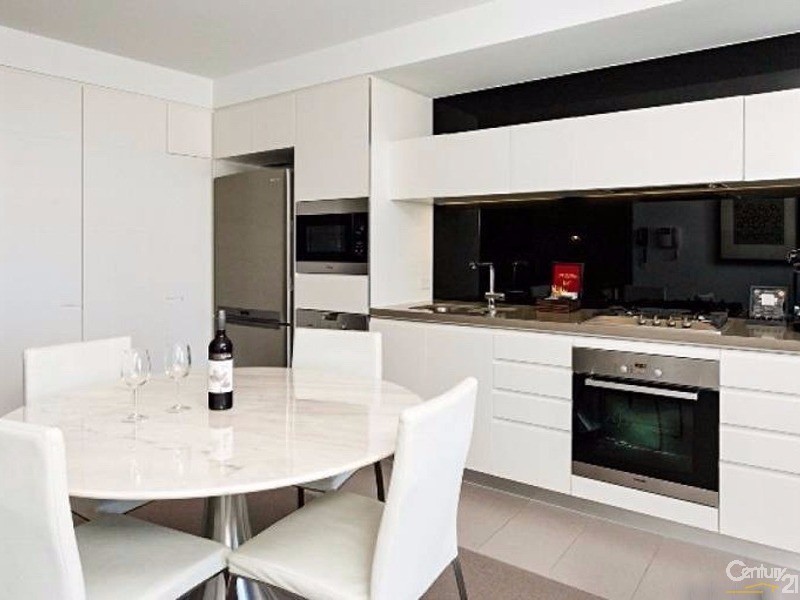 4-26 Charles Avenue, Broadbeach QLD 4218