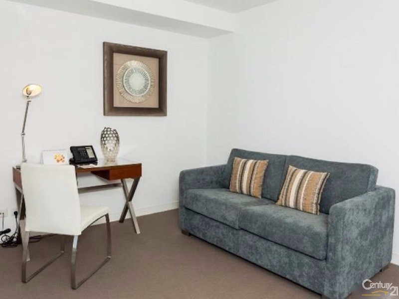 4-26 Charles Avenue, Broadbeach QLD 4218