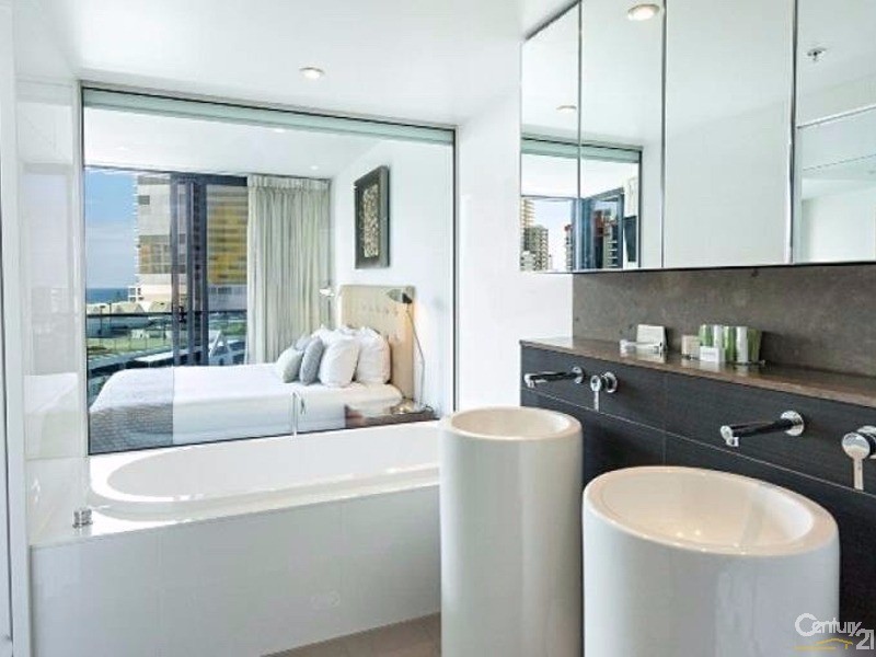 4-26 Charles Avenue, Broadbeach QLD 4218