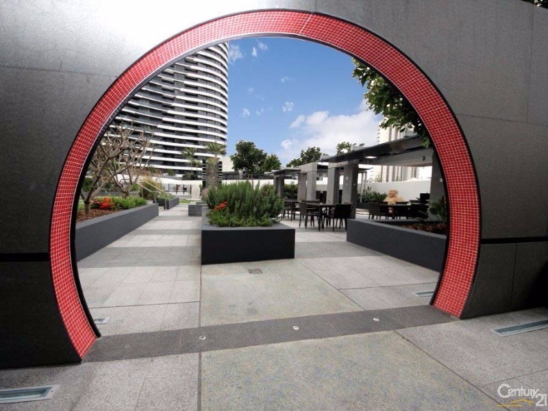 4-26 Charles Avenue, Broadbeach QLD 4218