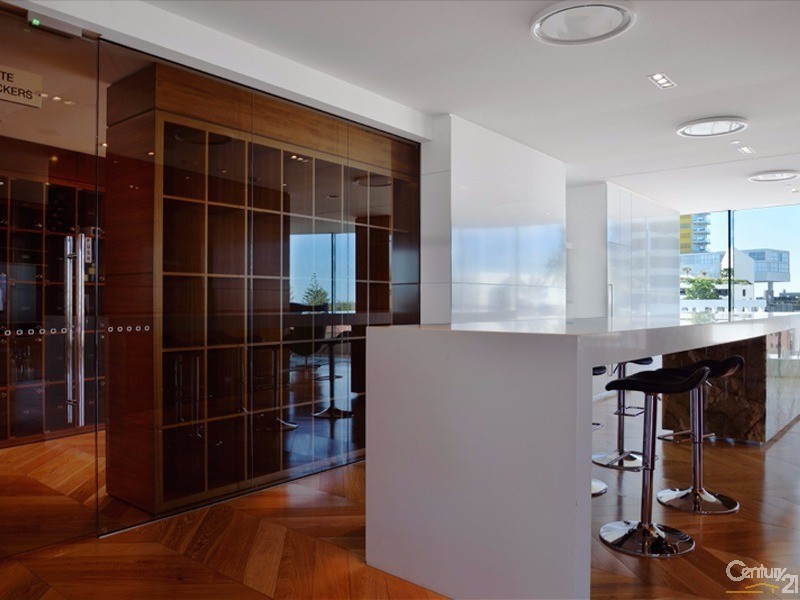 4-26 Charles Avenue, Broadbeach QLD 4218