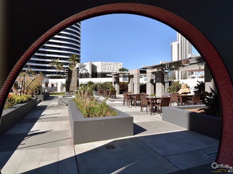 4-26 Charles Avenue, Broadbeach QLD 4218