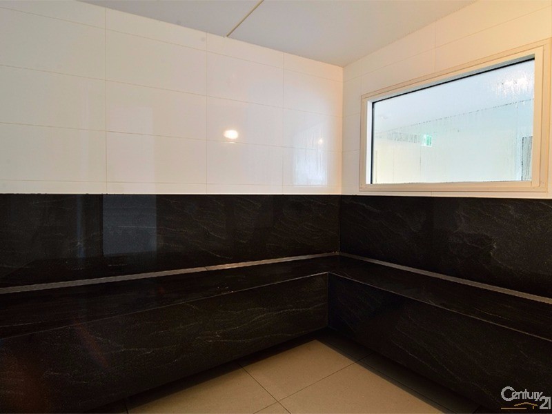 4-26 Charles Avenue, Broadbeach QLD 4218