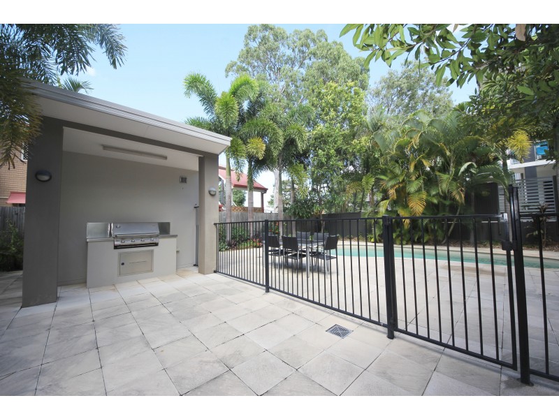 17/24-26 Parker Street, Labrador QLD 4215