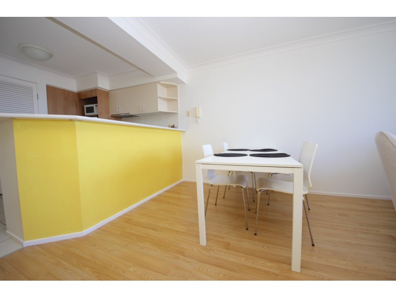 1065/2633 Gold Coast Highway, Broadbeach QLD 4218