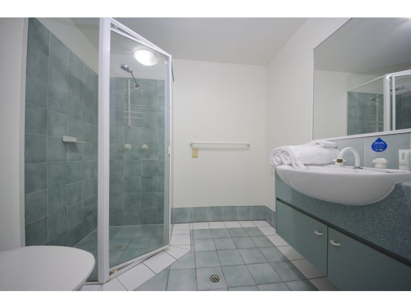 24/10 Alexandra Avenue, Mermaid Beach QLD 4218