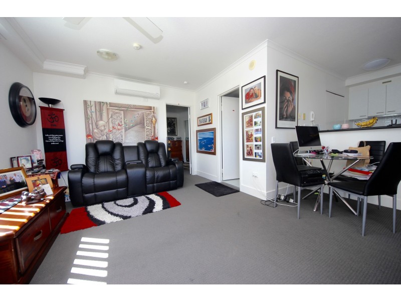 212/30 Surf Parade, Broadbeach QLD 4218