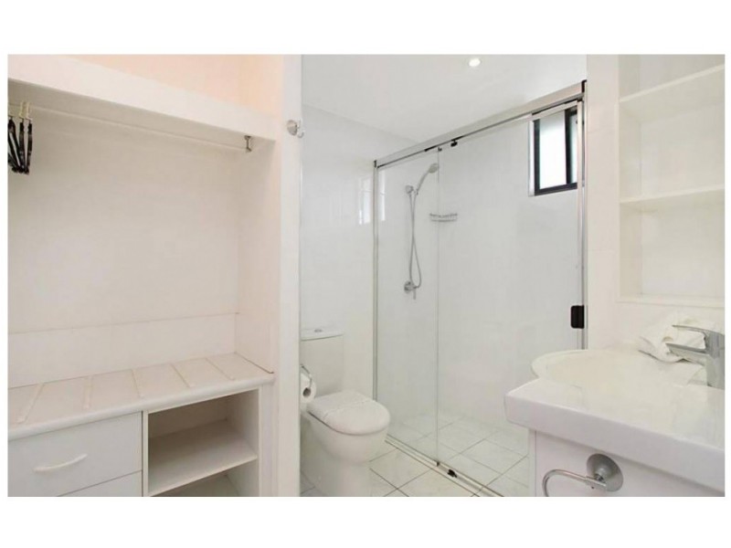 4-6 Britannia Ave, Broadbeach QLD 4218